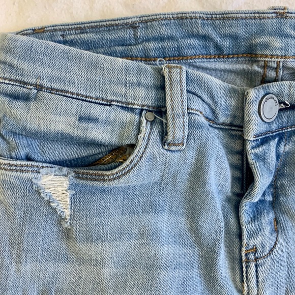 BLANK NYC CROPPED LIGHT WASH JEANS - Picture 3 of 5